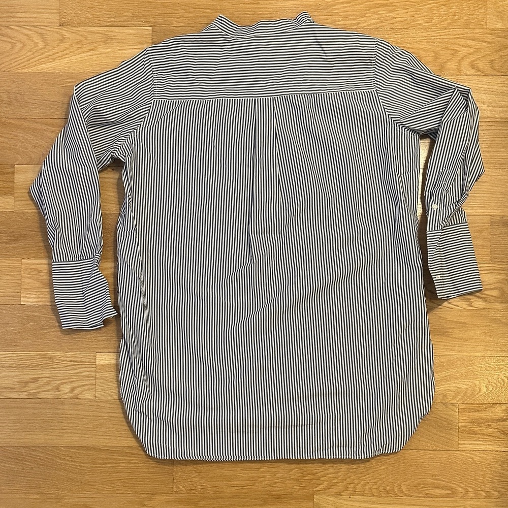Uniqlo Women's Navy and White Striped Long V-Neck Shirt - Size Small - Picture 5 of 5